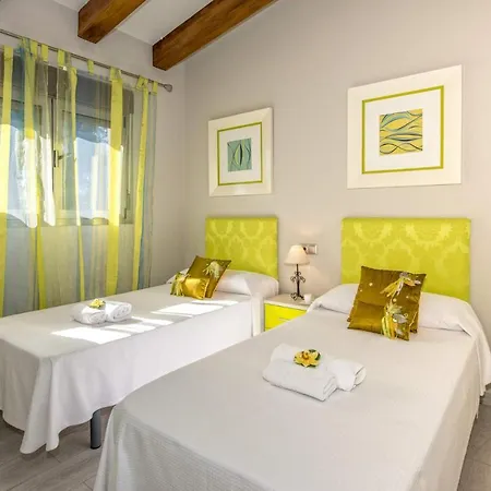 3002 Casa Tosca *