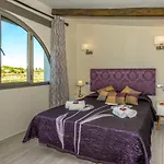 3002 Casa Tosca فيلة